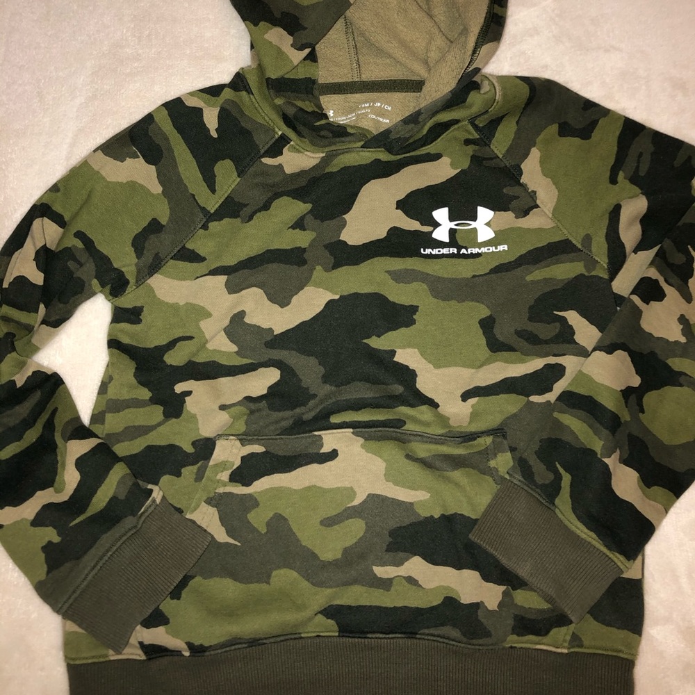 Boys youth small Under Armour camo hoodie!!